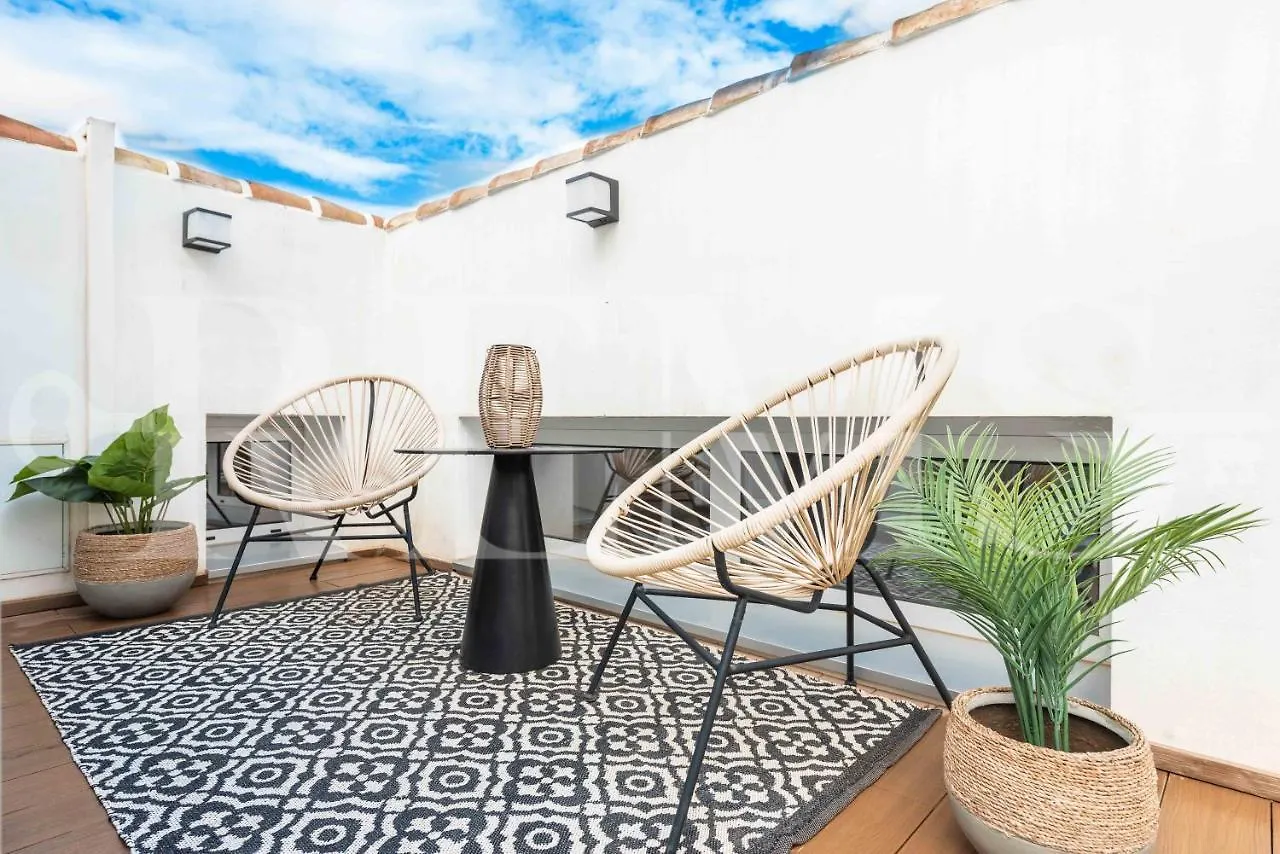 Penthouse With Private Rooftop In The Heart Of Malaga By Remsの連絡先